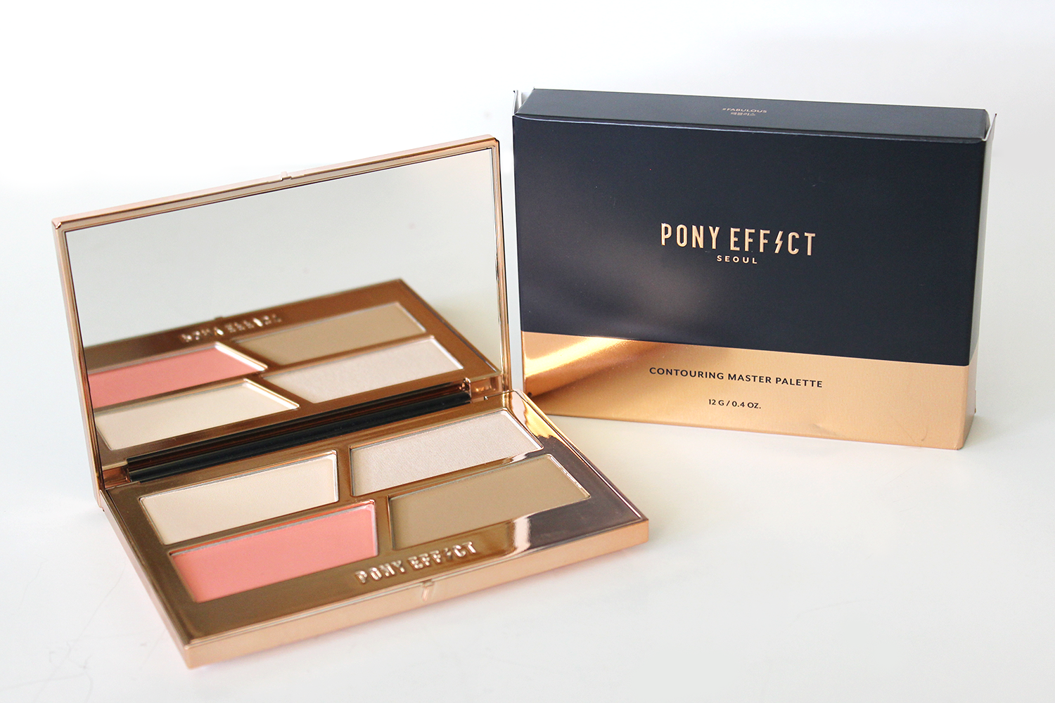 Contouring master palette from PONY EFFECT. Unleash Your Inner Beauty Icon: The Magic of PONY EFFECT with this elegant makeup set.