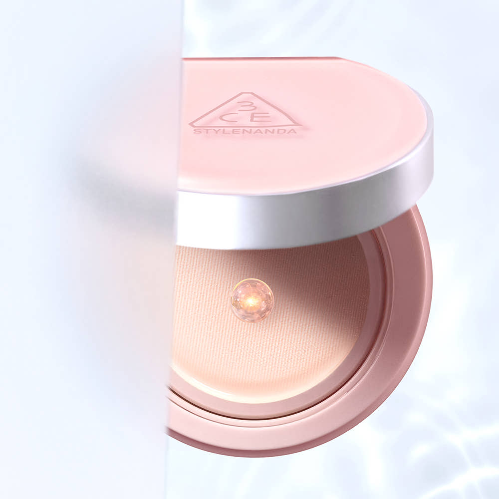 3CE Fitting Mesh Cushion SPF40, PA+++ 11g + Refill 11g - Open view of the compact showcasing the mesh cushion design.