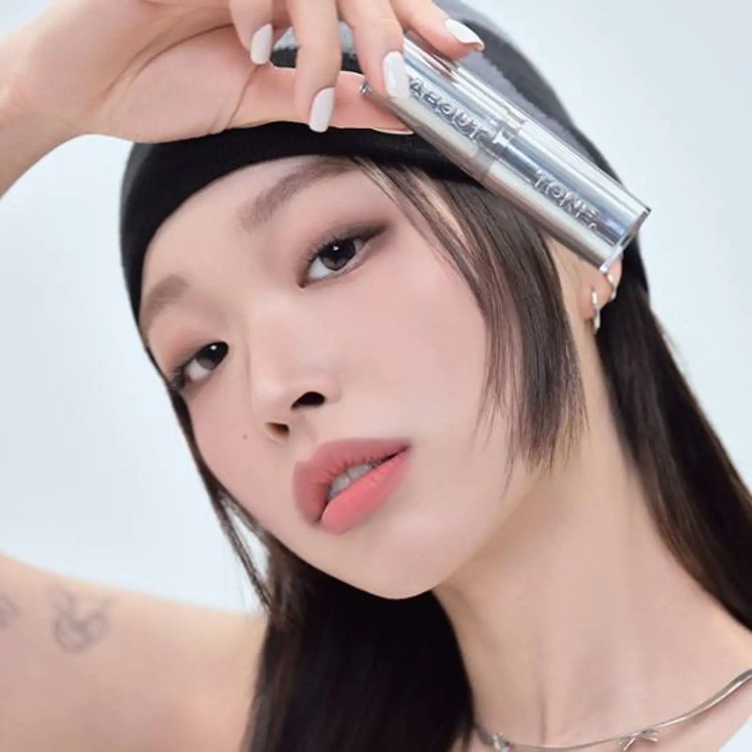 ABOUT TONE Blur Lasting Stick Primer disponible sur Ma petite Coree, ton Eshop 100% K-beauty en direct de Seoul