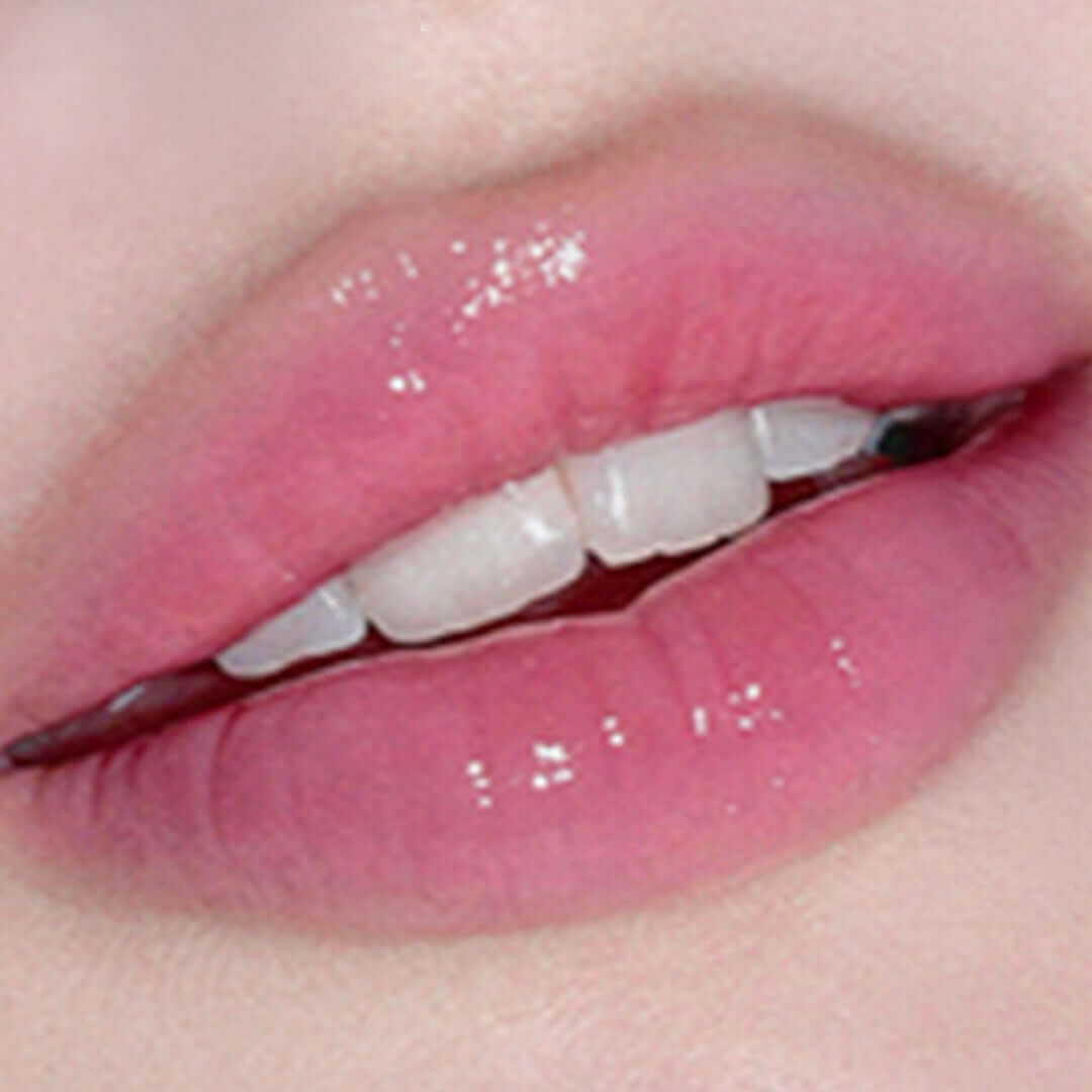 AOU Glowy Chonky Tint Balm on lips providing a glossy finish