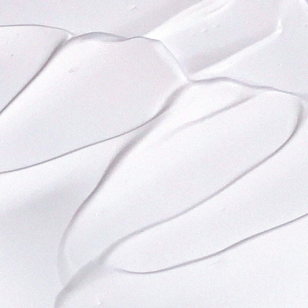 Texture of AOU Tone-Up Dazzling Cream showing smooth, creamy consistency.