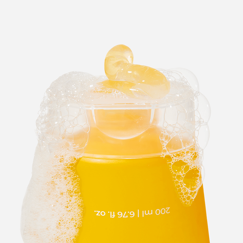 Foamy texture of APRILSKIN Calendula Low PH Foam CLeanser 200 ml bottle with bubbles on cap