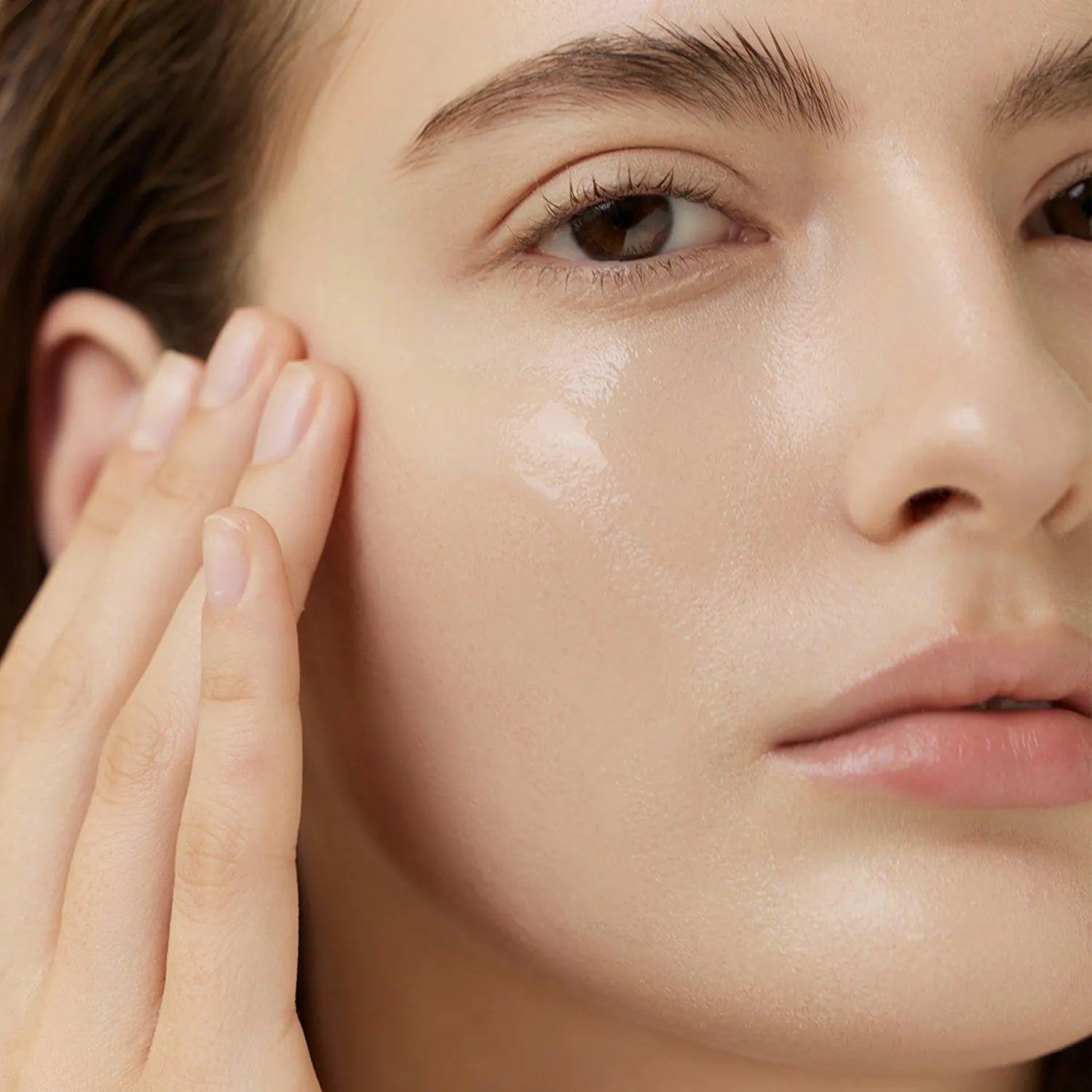 ARENCIA Rice Mucin Glow Serum 30ml disponible sur Ma petite Coree, ton Eshop 100% K-beauty en direct de Seoul