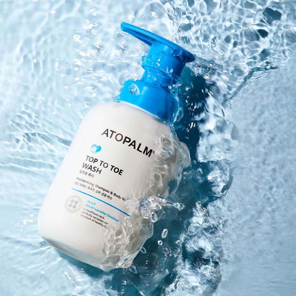 ATOPALM Atopalm Top to Toe Wash 460ml floating in water