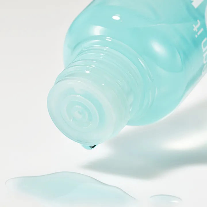 BANILA CO Clean It Zero Lip & Eye Remover 100ml bottle pouring liquid cleanser