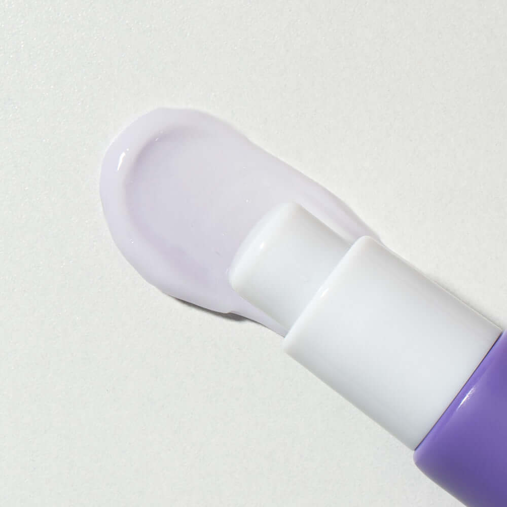 Texture of the BARULAB Bakuchiol Peptide Wrinkle Eye Serum 30ml with applicator showing creamy consistency.