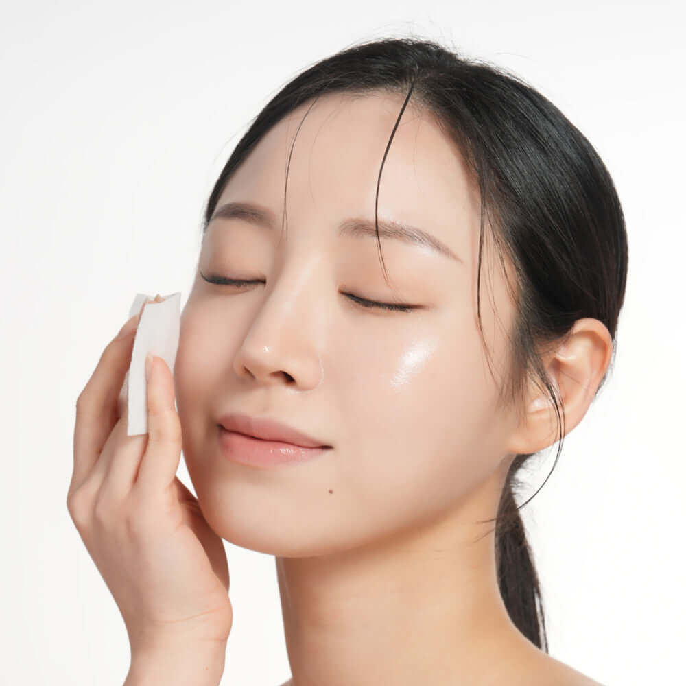 Woman applying BARULAB Rice Makgeolli Probiotic Yeast Cream in Essence 200ml to her face for skincare