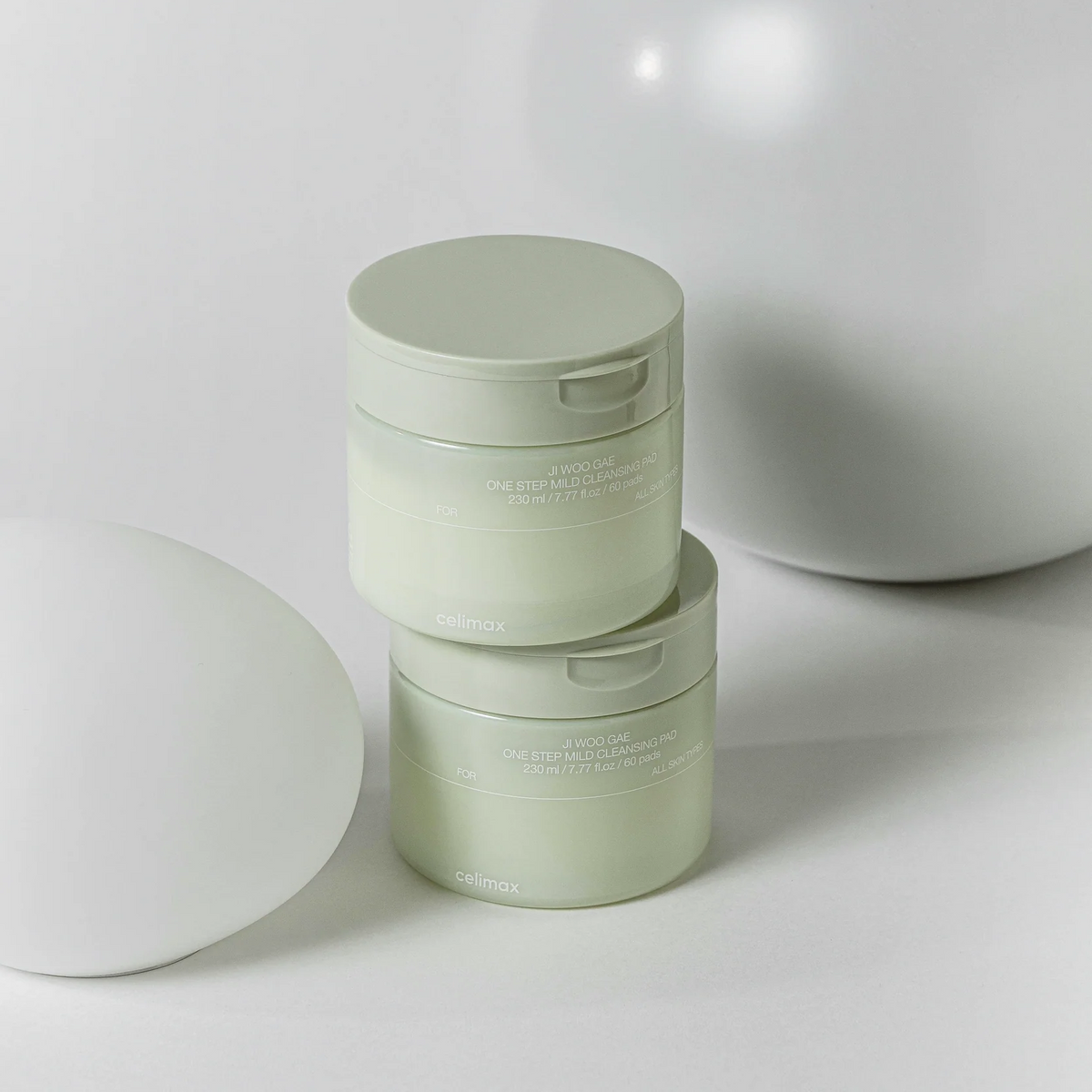 CELIMAX Ji Woo Gae One Step Mild Cleansing Pad 60 pads containers on a white background