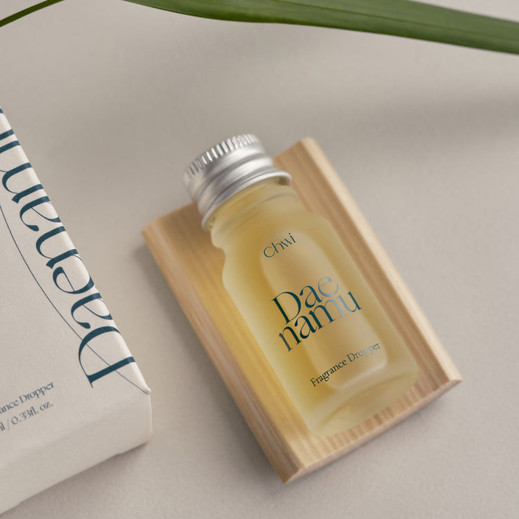 CHWI (CHI) Dae Namu Frangrance Dropper 10ml on wooden tray next to packaging