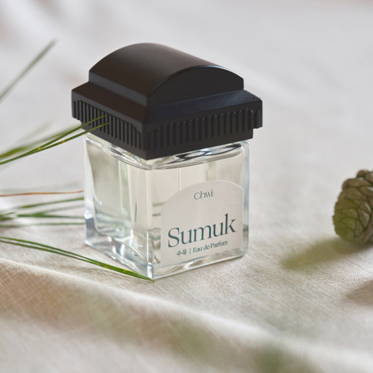 CHWI (CHI) Sumuk Parfume 50ml bottle on a fabric surface with decorative elements.