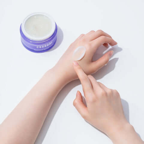 Applying COSNORI Panthenol Barrier Cream 50ml to hand for moisturizing and skin protection.