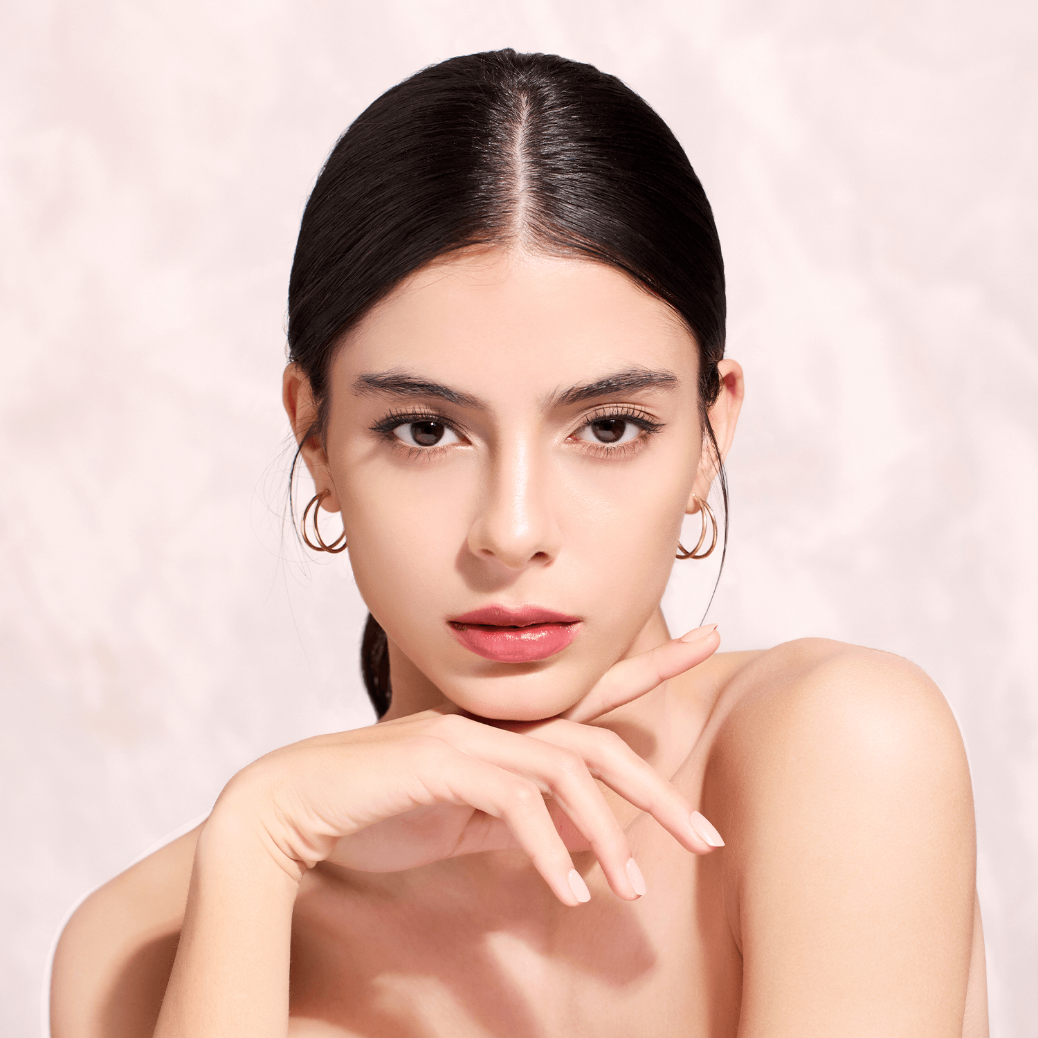 Model showcasing flawless skin using DEAR DAHLIA Skin Silhouette Contour Dou, emphasizing natural and radiant beauty.