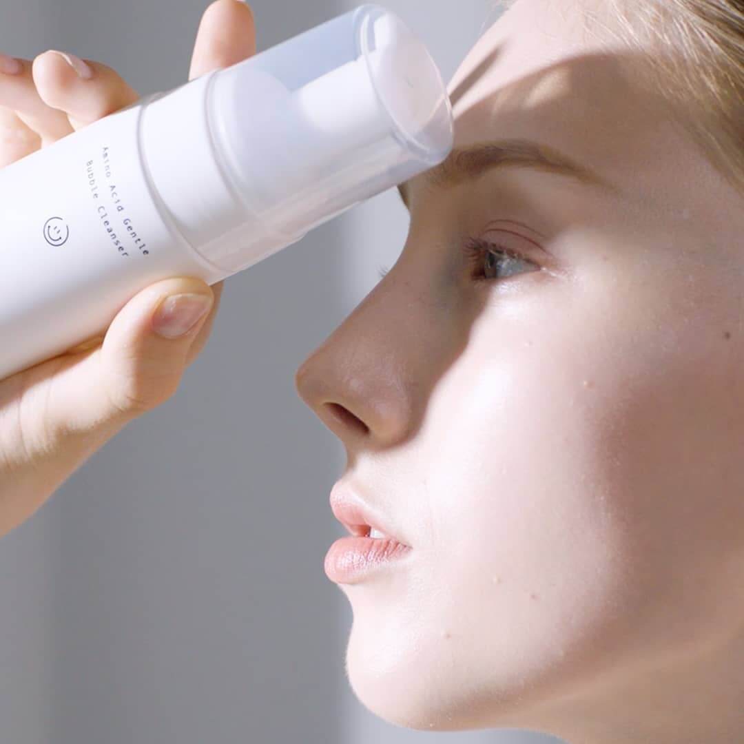 Person using DR.ALTHEA Amino Acid Gentle Bubble Cleanser 140ml on face for skincare routine.