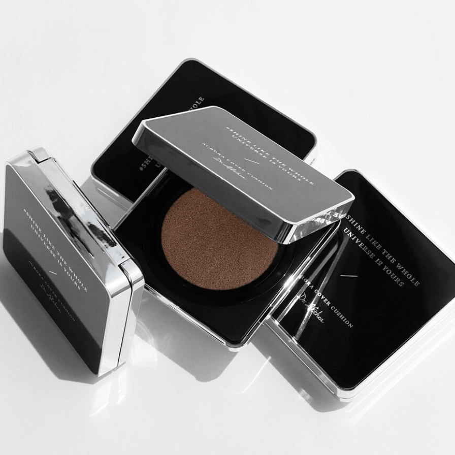 DR.ALTHEA Aurora Cover Cushion Moisture 15g in sleek open compact showing cushion texture
