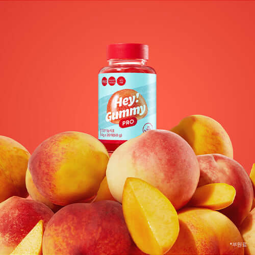 FOODOLOGY Hey! Gumi Pro 80g bottle with ripe peaches on a vibrant background