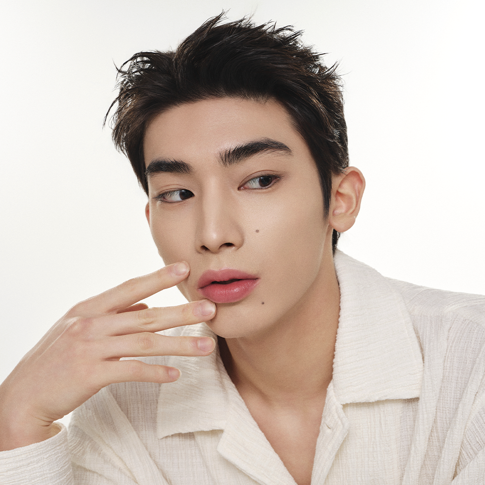 GRAFEN Triple Lip Handsome Lip 4.3g product shown on a well-groomed male model with natural pink lips, Gentleman Korea promotional image