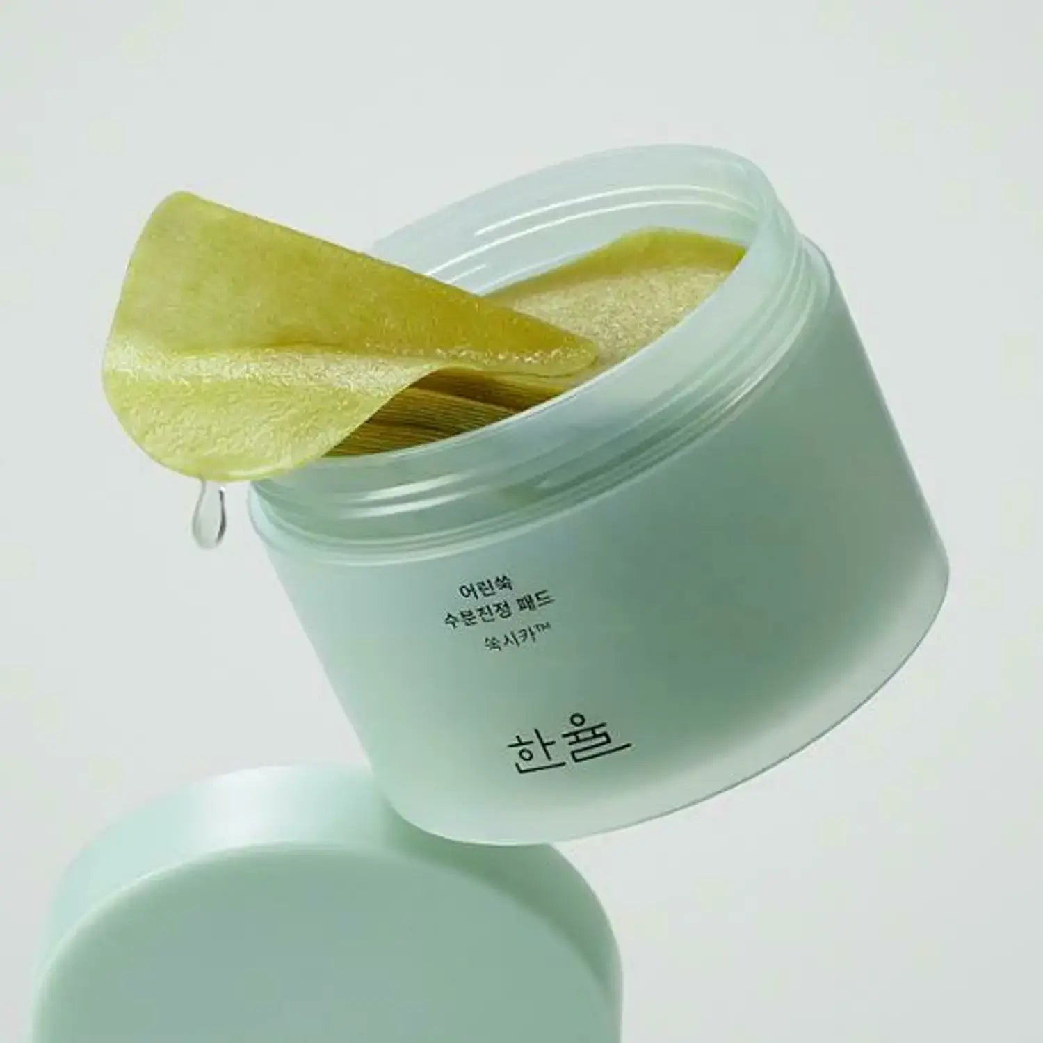 HANYUL Young Mugwort Moisturizing Soohting Pad in elegant packaging, showcasing soothing skincare pads.