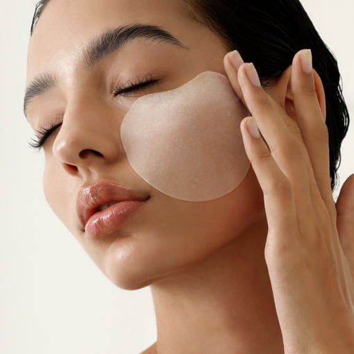 ILSO Eoseongcho Tenderjom Double Calming Pad 60 sheets application on woman's face for soothing skin care routine