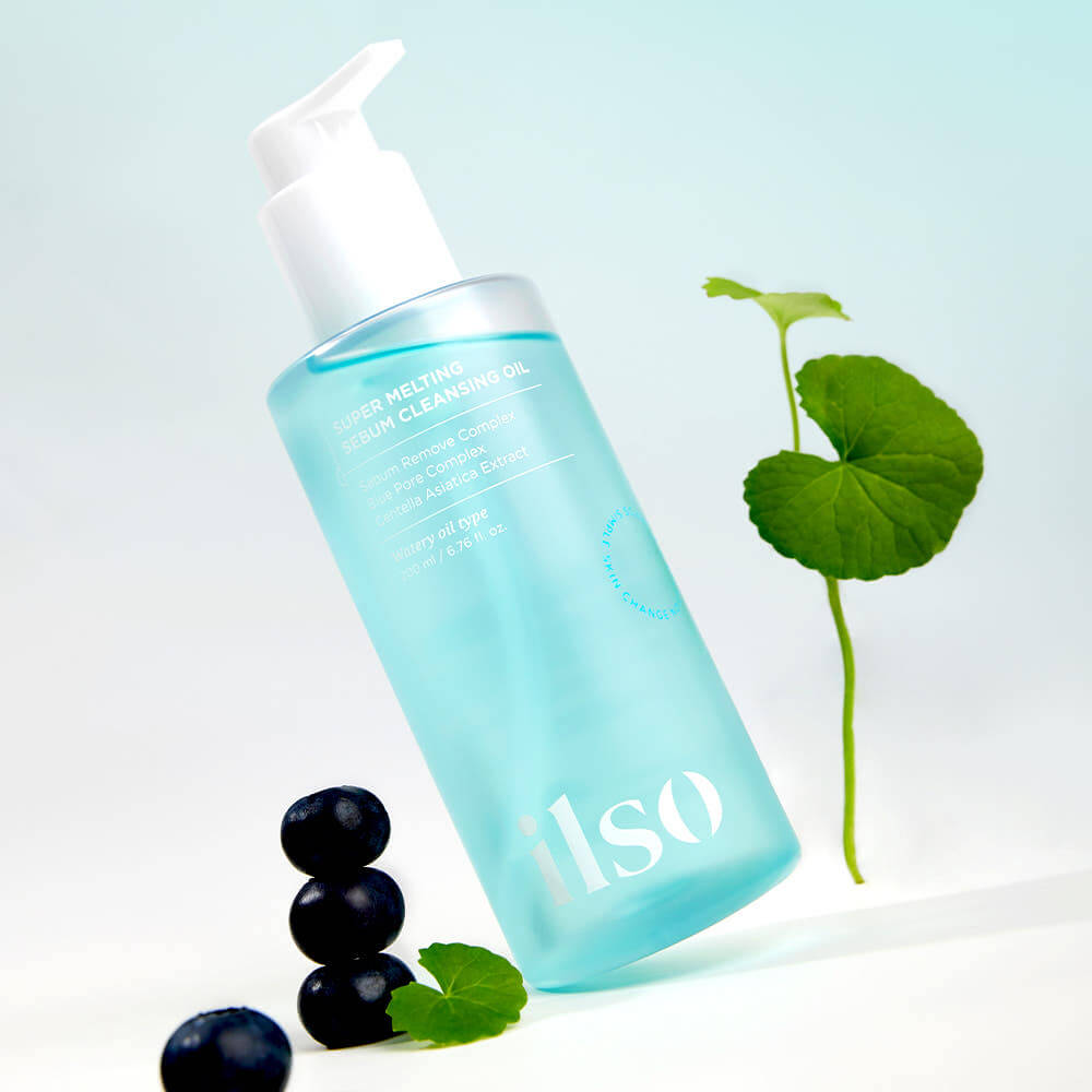 ILSO Super Melting Sebum Cleansing Oil 200ml on display with natural ingredients