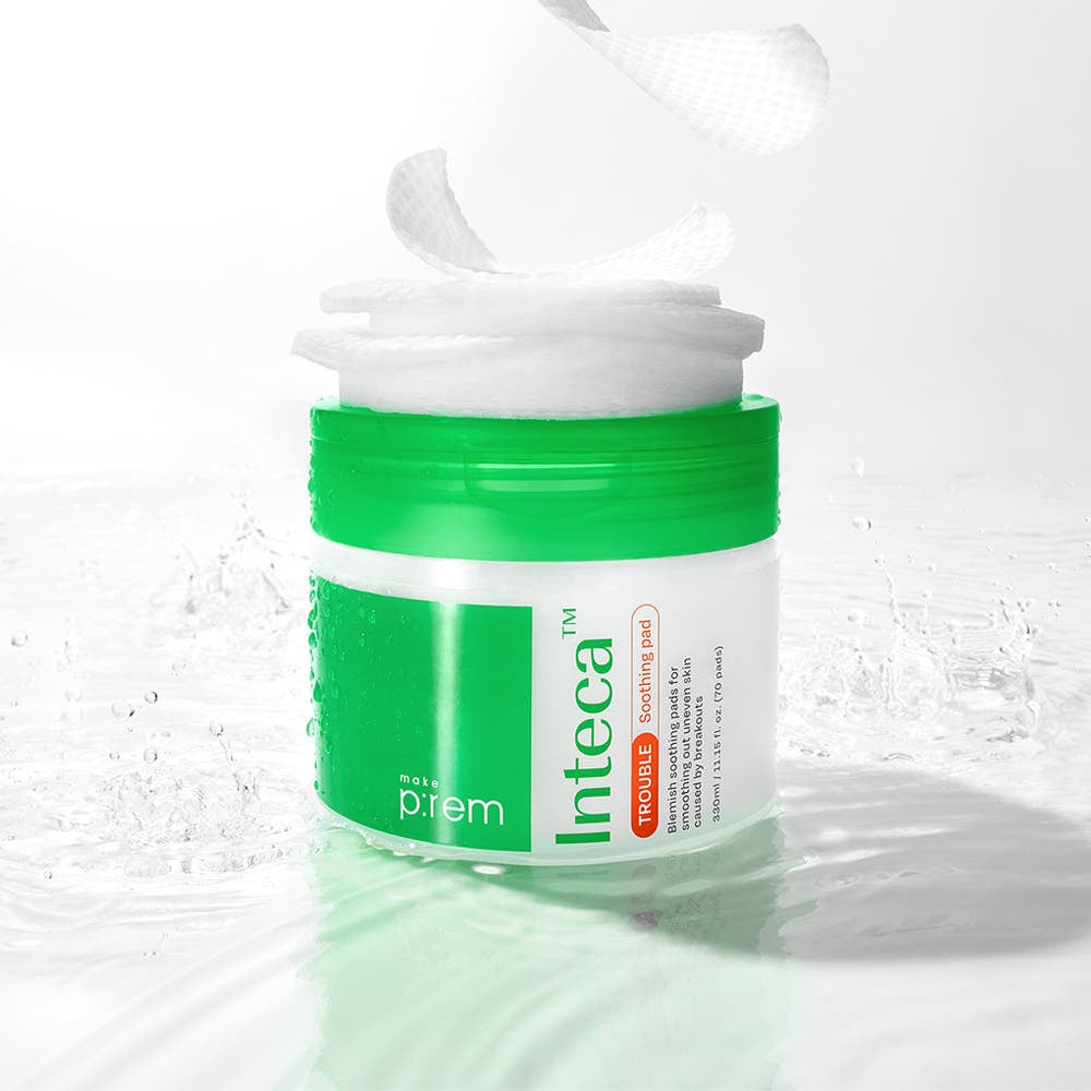 MAKE P:REM Inteca Trouble Soothing Pads 70 sheets in a green jar, ideal for skincare, with water droplets.