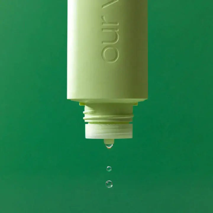 Close-up of MANYO Our Vegan Heartleaf Moisture Soothing Toner 315ml bottle with droplets against green background.