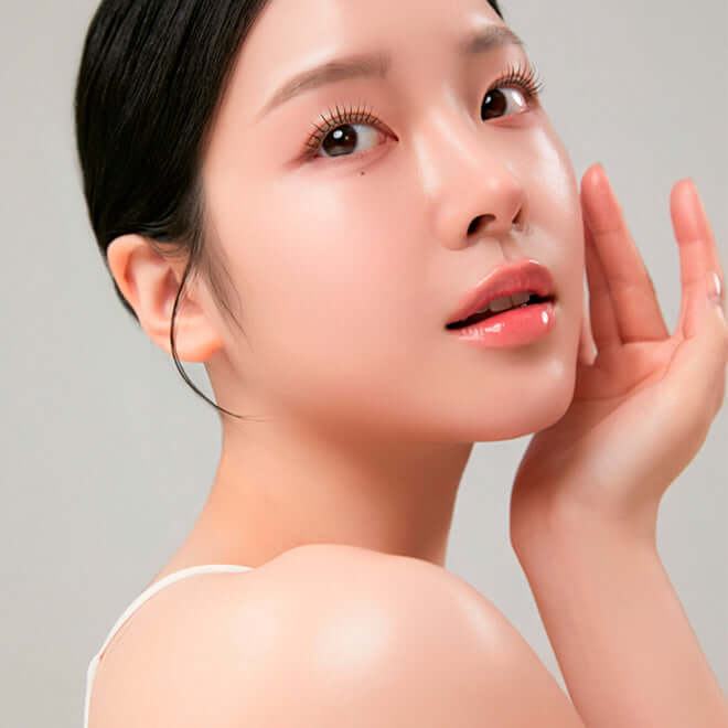 Portrait of a woman with clear skin, reflecting the calming effects of MEDITHERAPY Mugwort Super. Calming Toner 250ml.