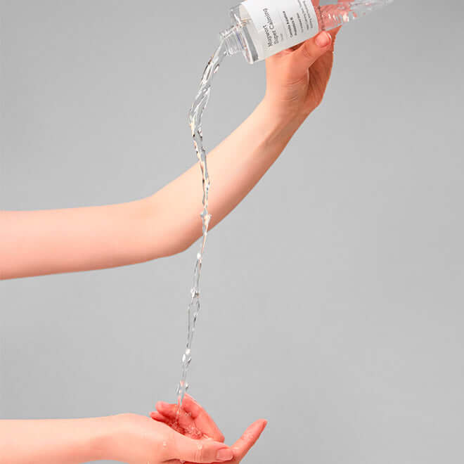 Pouring MEDITHERAPY Mugwort Super. Calming Toner 250ml onto hands for skincare ritual