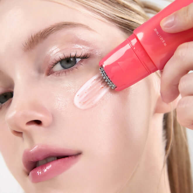 Close-up of woman applying MEDITHERAPY Philizio Pink Retinol Shot Serum 30ml on skin with applicator tool