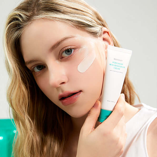 Woman applying MEDITHERAPY Posera Real Bifida Cream 50ml to her face