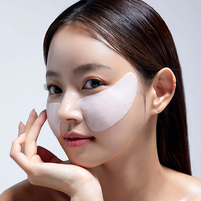 Woman using MEDITHERAPY Ringkle Fit Tangle Eye Patch X4 for skincare