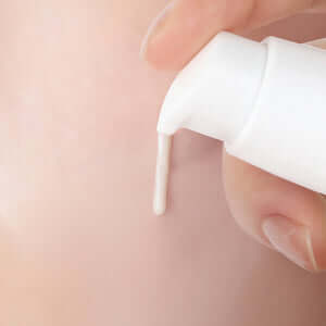 Applying NUMBUZIN No.2 Protein 43% Creamy Serum on skin for nourishing care