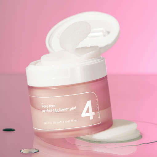 NUMBUZIN No.4 Pore Zero Peeled Egg Toner Pad in pink container with open lid showing round toner pads