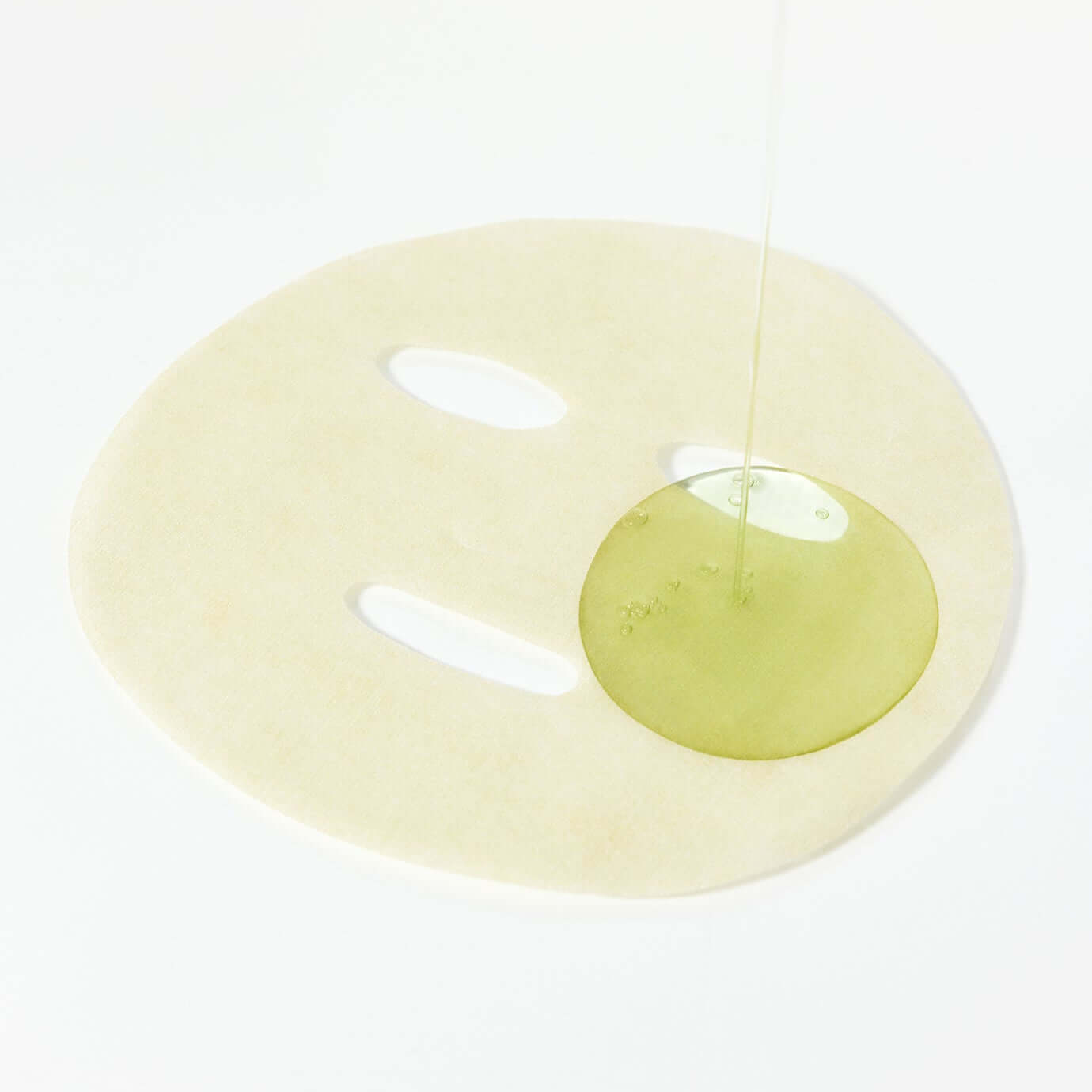 PARNELL Cicamanu Serum Mask 25ml sheet with serum being applied, skincare product for rejuvenation and hydration