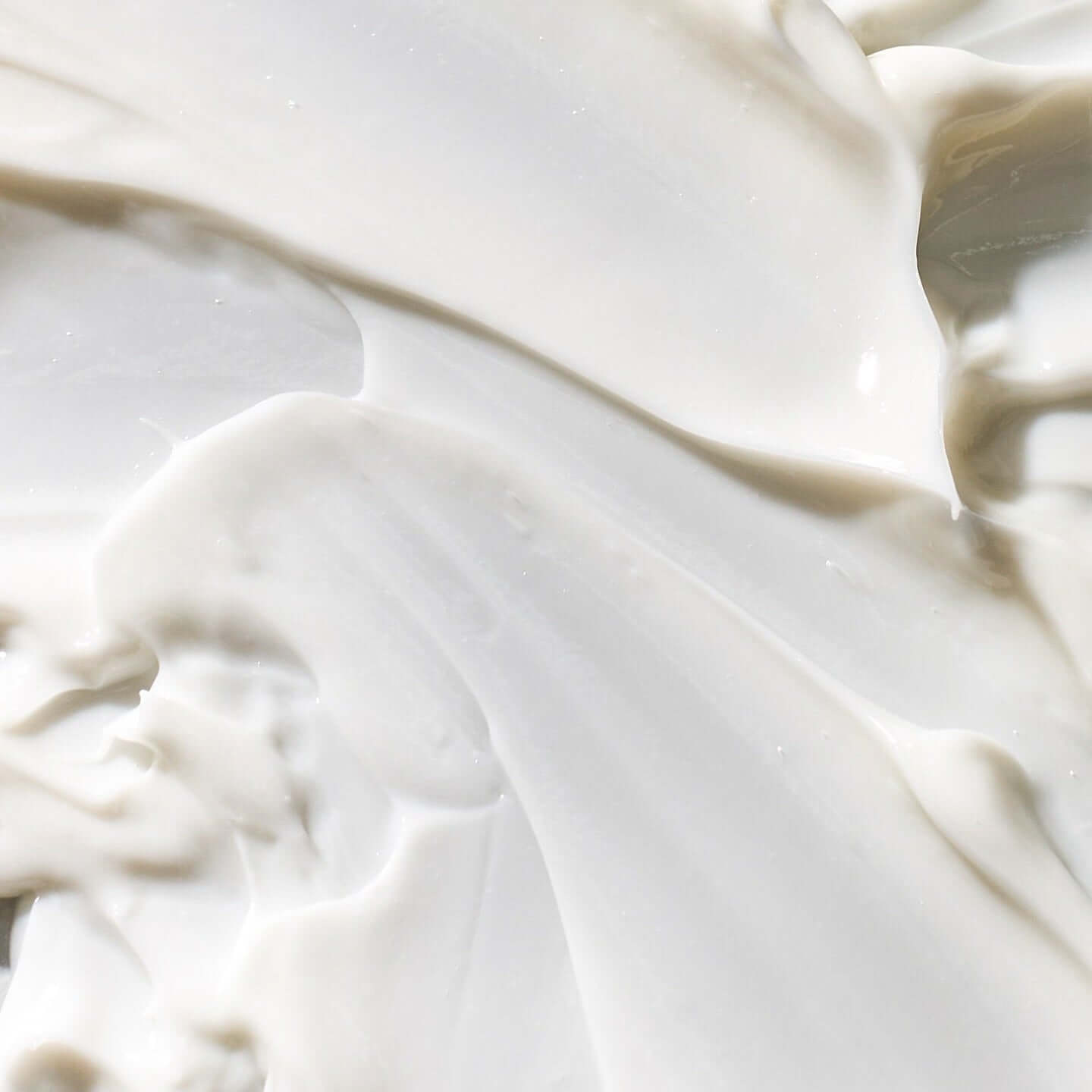 Texture of POESÃA Ceramide 3 Liposome Intensive Skin Barrier Cream 48ml, highlighting creamy consistency and skincare benefits.