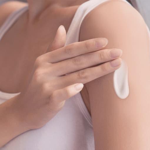 Applying PYUNKANG YUL Ato Moisturizing Barrier Body Lotion 590ml to skin for hydration.