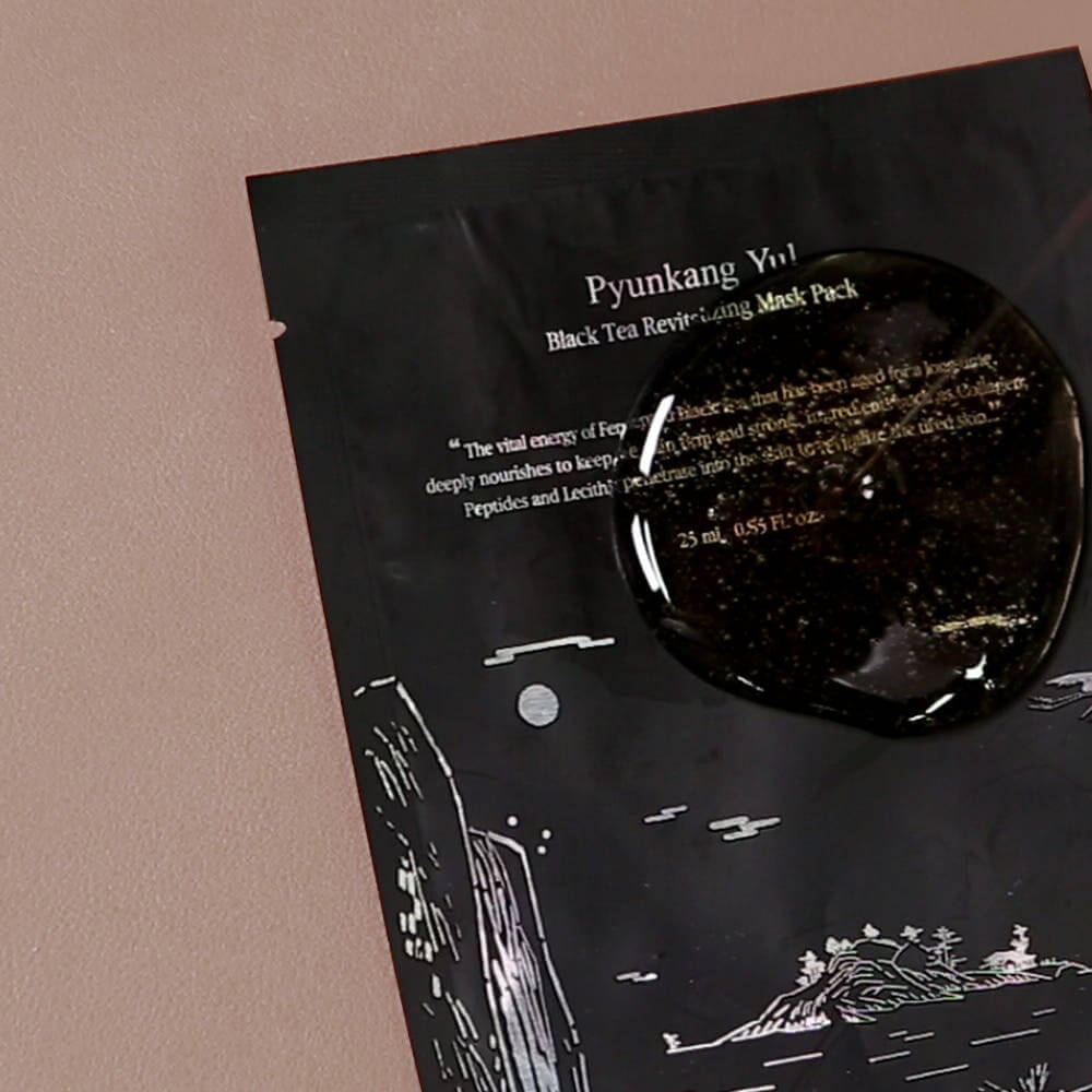 PYUNKANG YUL Black Tea Revitalizing Mask Pack 10 Pieces package on a soft pink surface