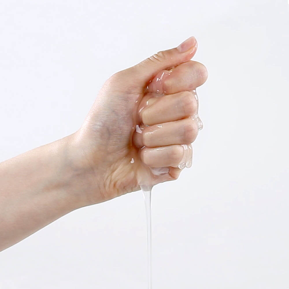 Hand squeezing essence from PYUNKANG YUL Calming Mask Pack 10 Pieces