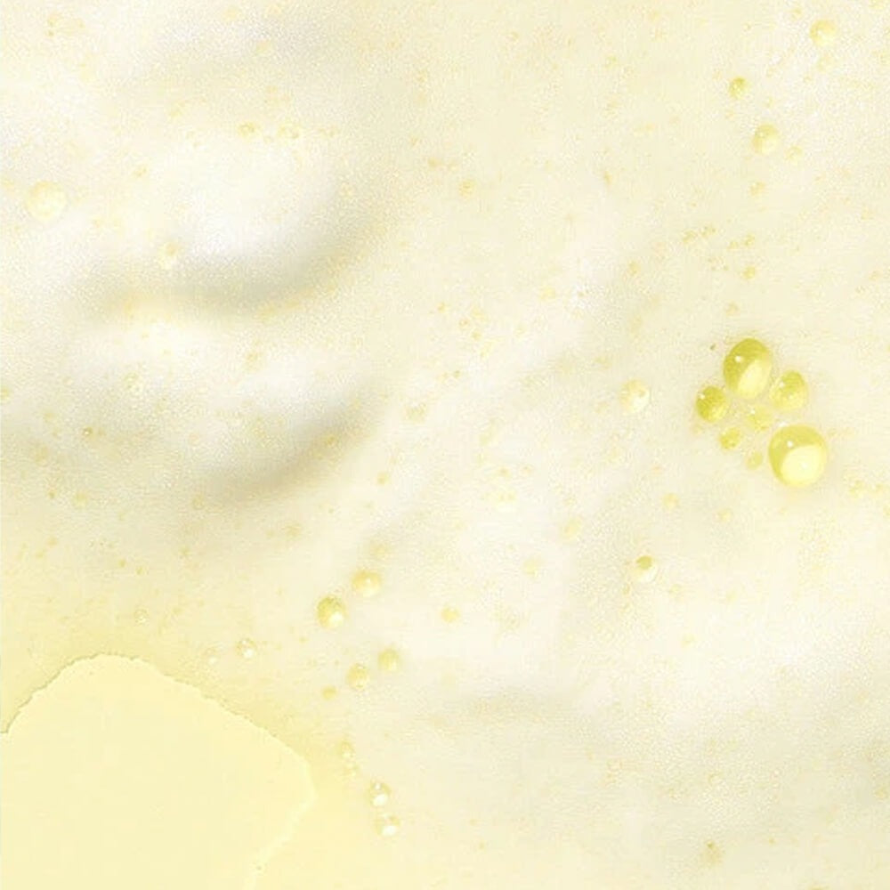 Texture of VT COSMETIC Niacinamide Glutathione Yellow Microbubble Serum 70ml highlighting vibrant yellow bubbles and smooth serum.