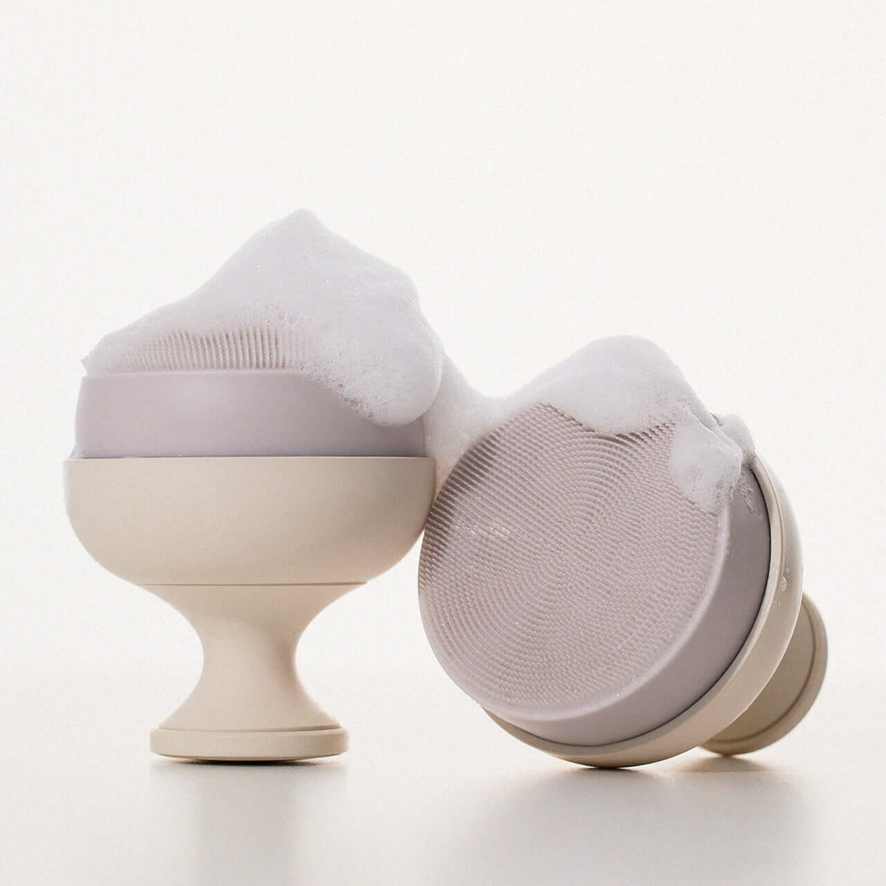 XOUL Silky Smoothing Cleansing Ball with foam for gentle skin cleansing