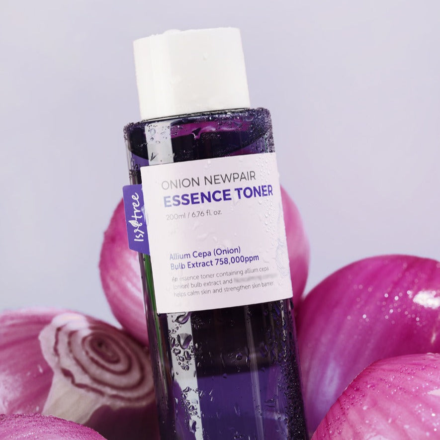 ISNTREE Onion Newpair Essence Toner 200ml with onion extract for skin care, 200ml bottle surrounded by sliced onions.