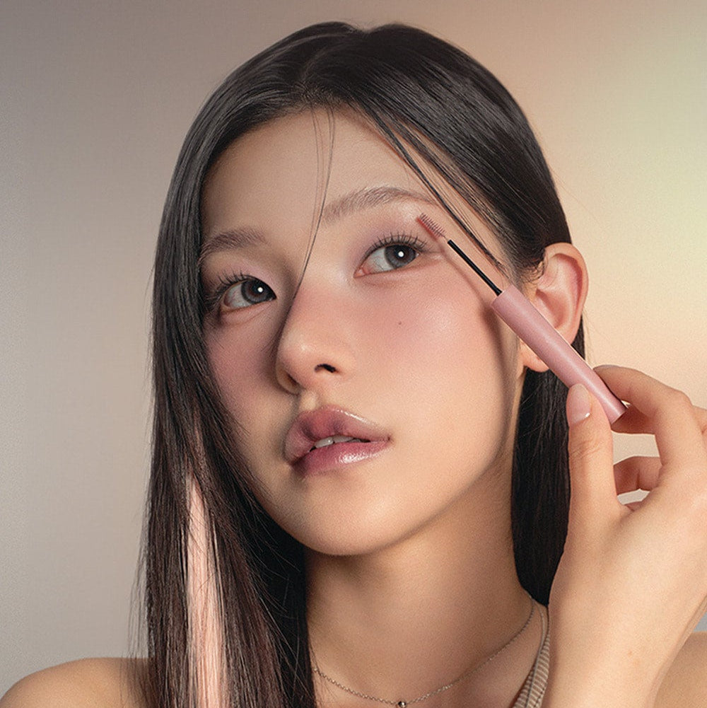 HEART PERCENT Dot On Mood Fake Up Brow Cara applied to eyebrows