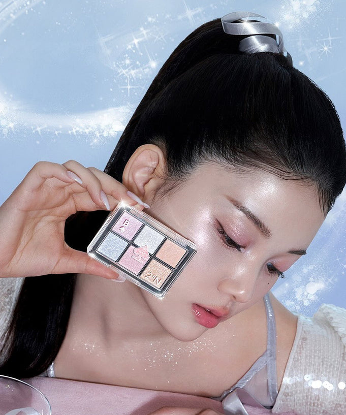 Model showcasing 2AN Better Me Eye Palette 4.5g with sparkling background.