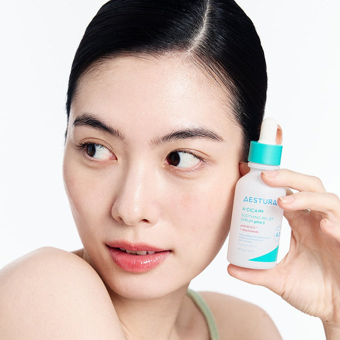 Woman holding AESTURA A-cica 365 Soothing Relief Serum pH4.5 40ml bottle for skincare