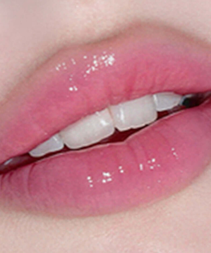 AOU Glowy Chonky Tint Balm on lips providing a glossy finish