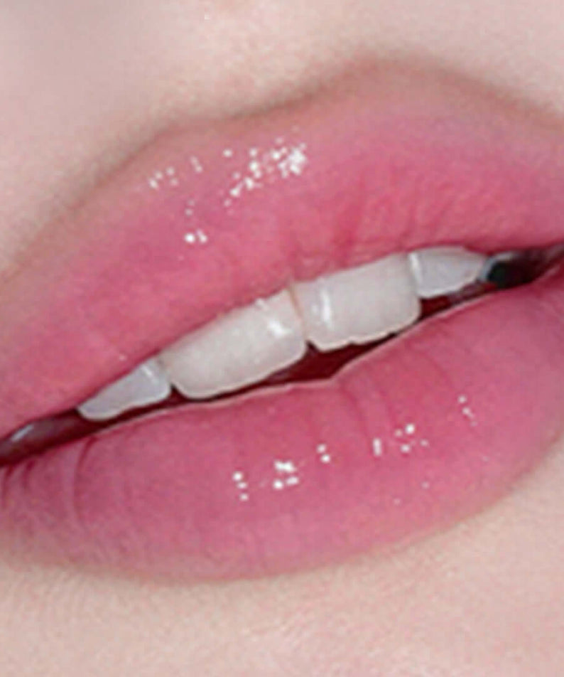 AOU Glowy Chonky Tint Balm on lips providing a glossy finish