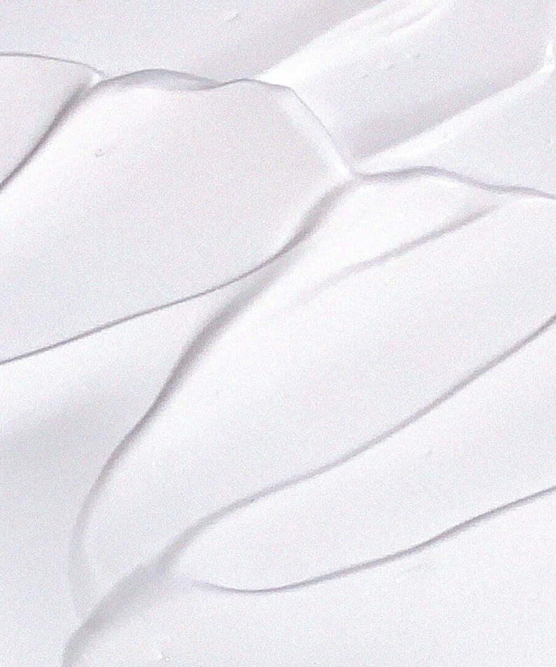 Texture of AOU Tone-Up Dazzling Cream showing smooth, creamy consistency.