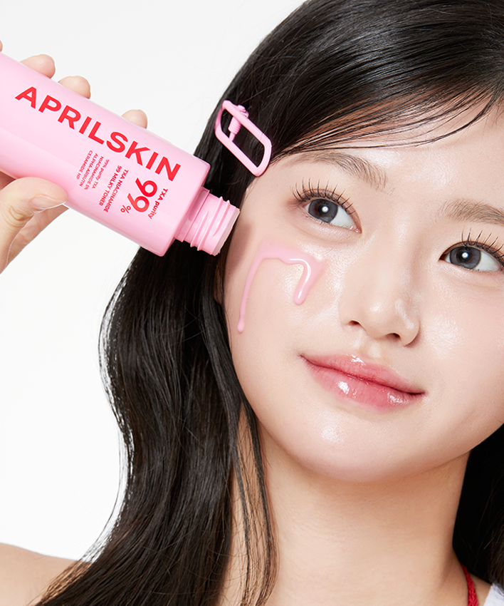 Model applying APRILSKIN TXA Niacinamide 99 Milky Toner 150ml on her face.