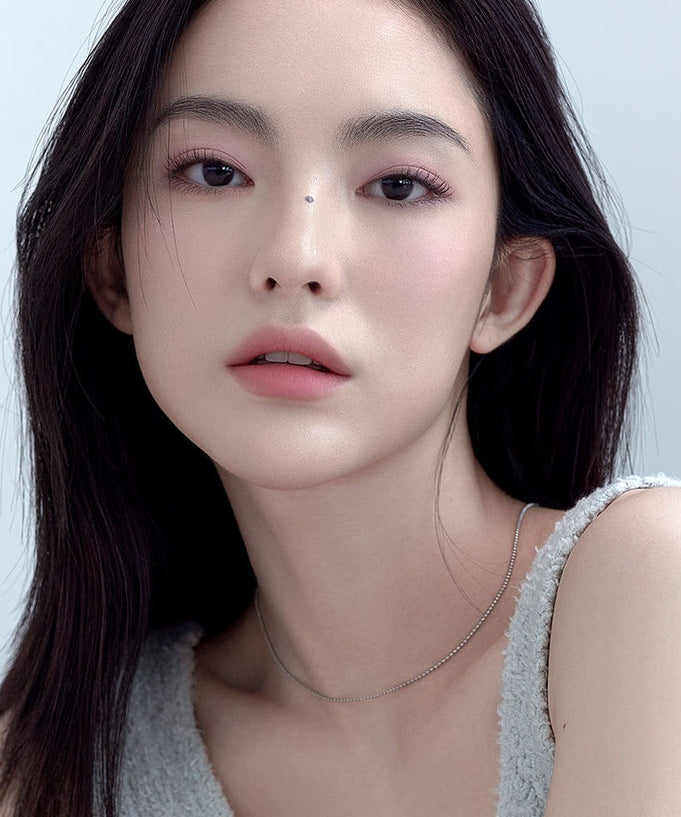 Model wearing makeup from 3CE Allround Multi Palette 9.6g showing a natural look with soft pink tones on eyes and lips.