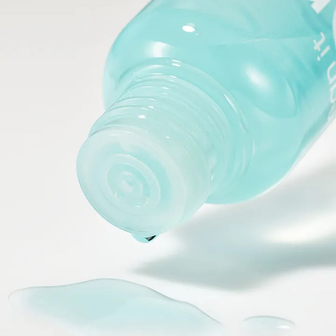 BANILA CO Clean It Zero Lip & Eye Remover 100ml bottle pouring liquid cleanser