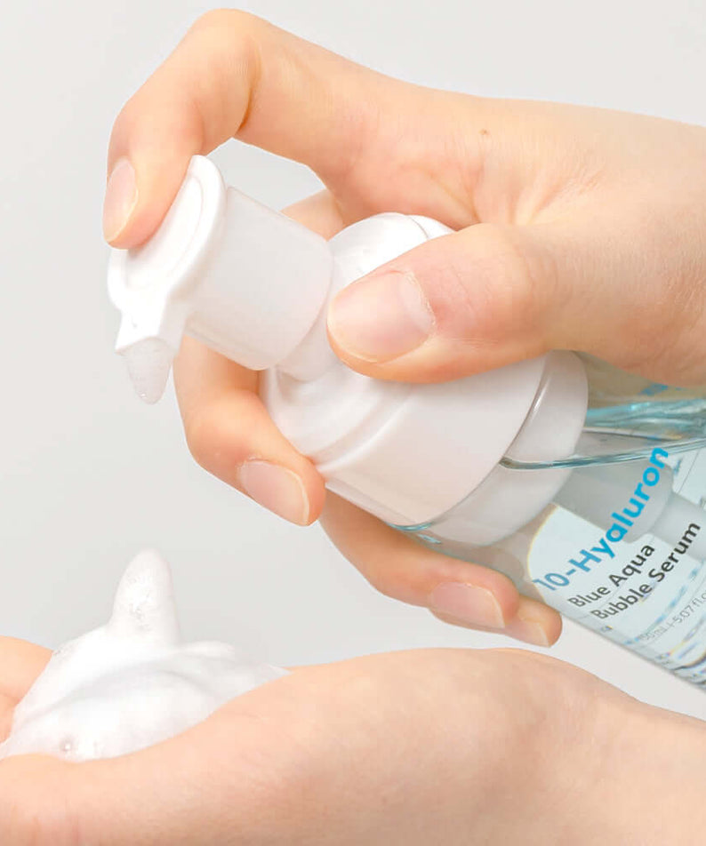 Person applying BARULAB 10-Hyaluronic Acid Blue Aqua Cleansing Gel onto hand